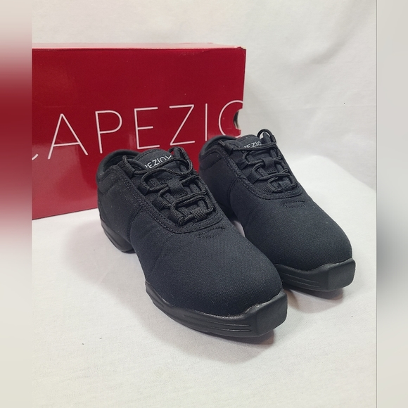 Capezio Women's Canvas Dansneaker- New- Womens size 7 - Picture 4 of 5